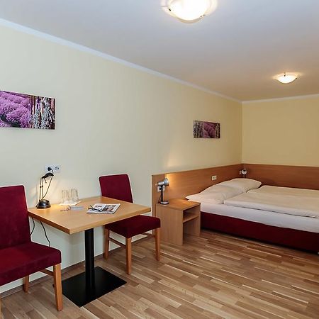 Hotel Denk Bed & Breakfast フォルヒドルフ エクステリア 写真