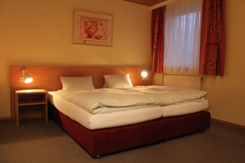 Hotel Denk Bed & Breakfast フォルヒドルフ エクステリア 写真