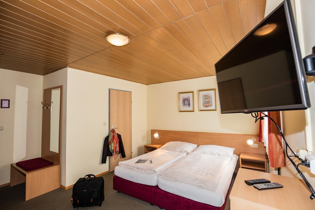 Hotel Denk Bed & Breakfast フォルヒドルフ エクステリア 写真