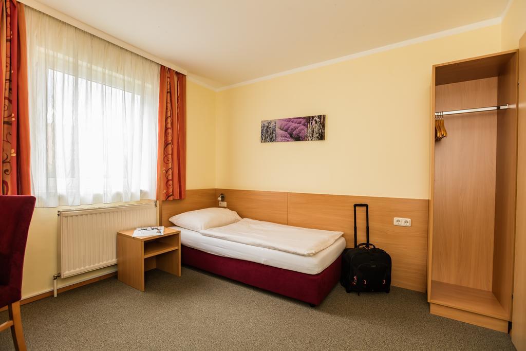 Hotel Denk Bed & Breakfast フォルヒドルフ エクステリア 写真