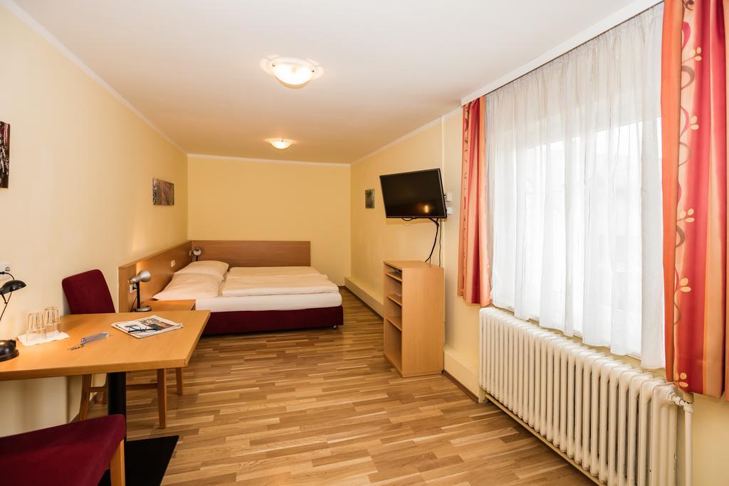 Hotel Denk Bed & Breakfast フォルヒドルフ エクステリア 写真