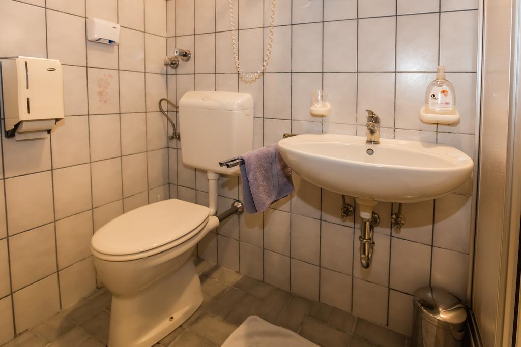 Hotel Denk Bed & Breakfast フォルヒドルフ エクステリア 写真