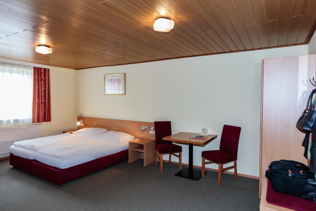 Hotel Denk Bed & Breakfast フォルヒドルフ エクステリア 写真